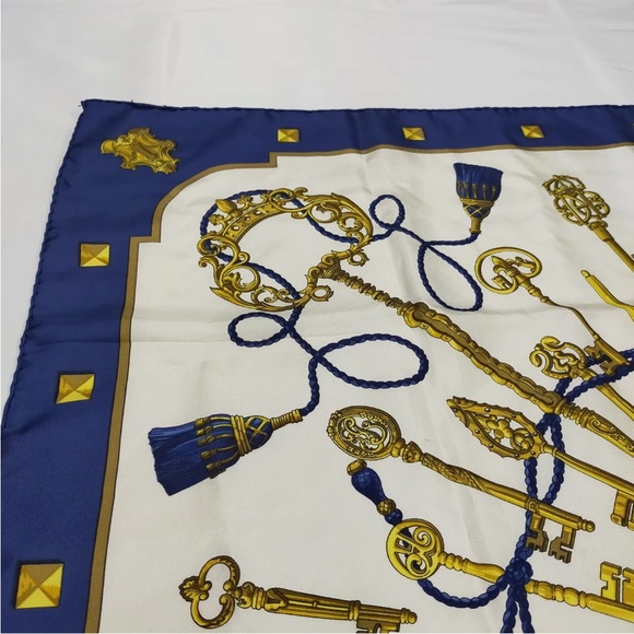 Hermes 💯 Silk Blue white and gold key scarf Large - Picture 5 of 15